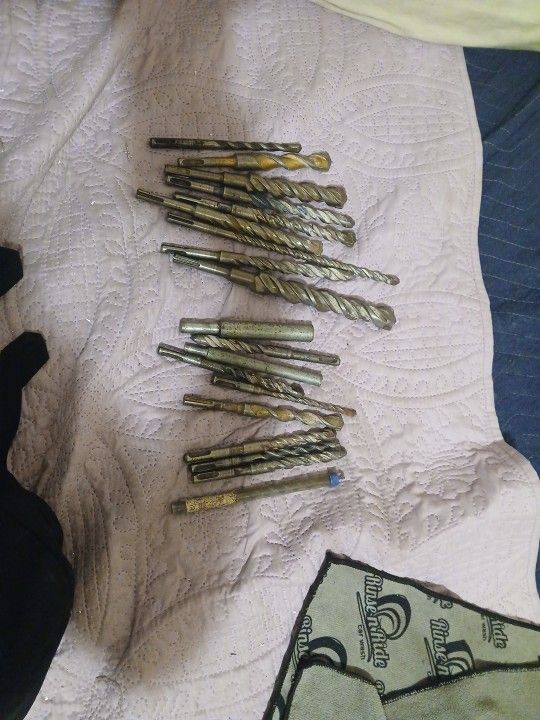 There's 20 Pieces All Together Different Sizes For Hammer Drill