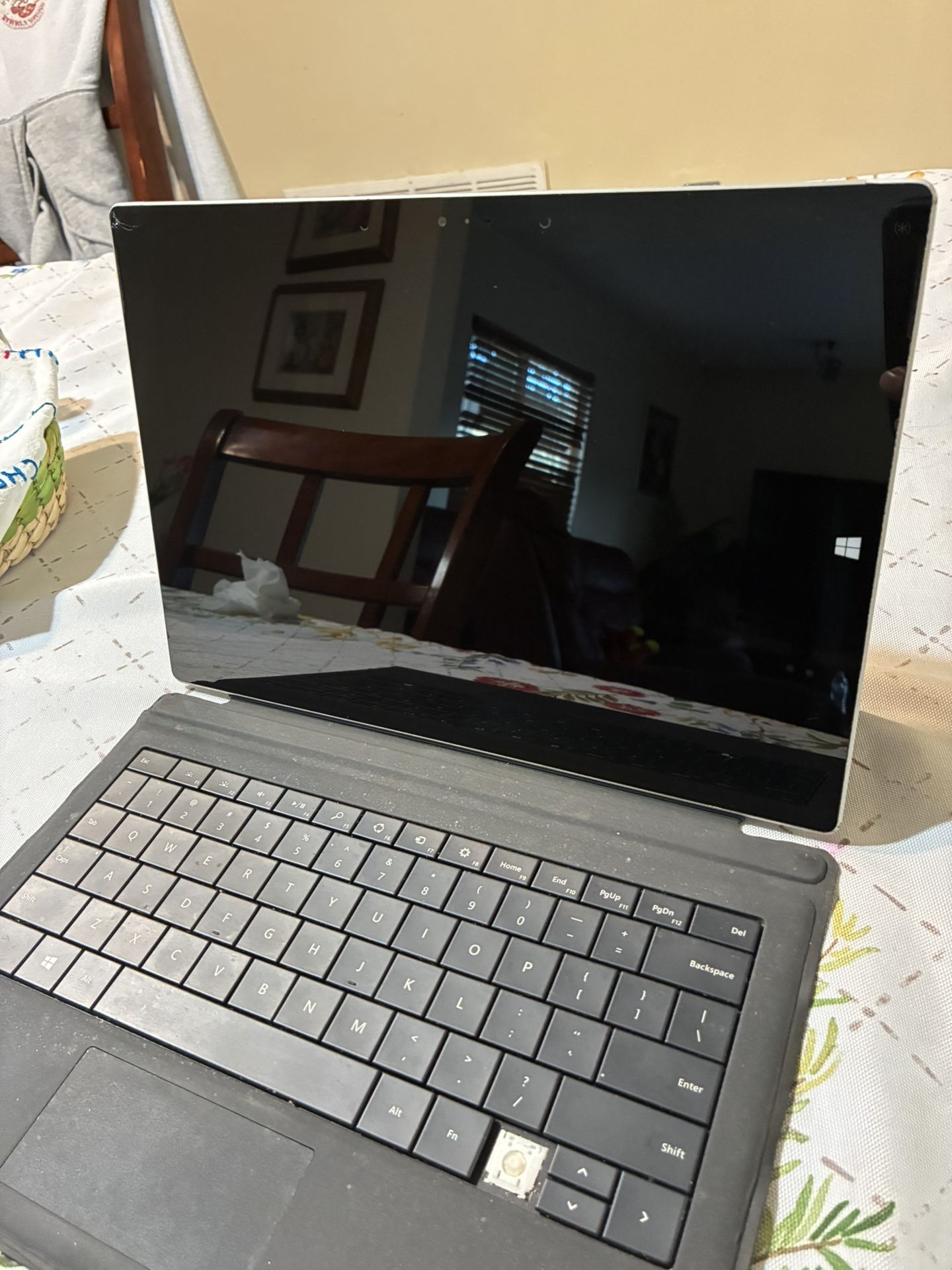 Microsoft Surface Pro 3 Intel Core i5-4300U @ 1.90 GHz 4GB RAM 128GB SSD