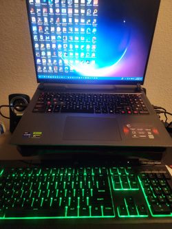 MSI Vector 16HX A13VHG with intel i9-13980HX and Nvidia RTX 4080 32gig of Ram 2tb ssd w/ external Corsair keyboard, Fifine mic, and  Razor mouse!