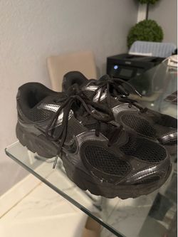 Nike Black V4 RNR Sneakers