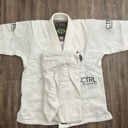 Control White Gi
