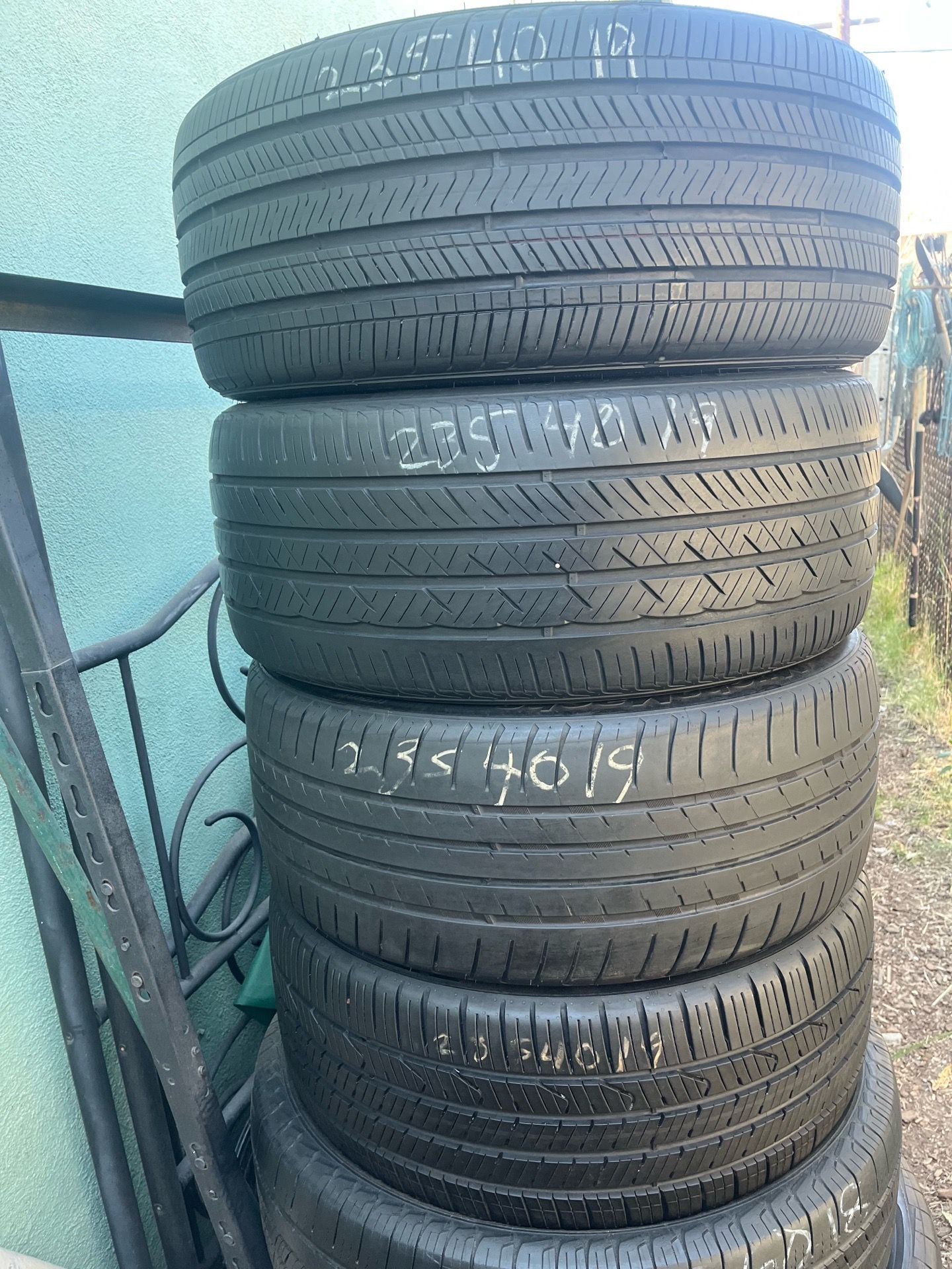 235-40-19 all four tires 🤩🤩🤩🤩