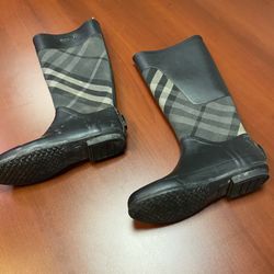 Women’s Burberry Boots Size 7