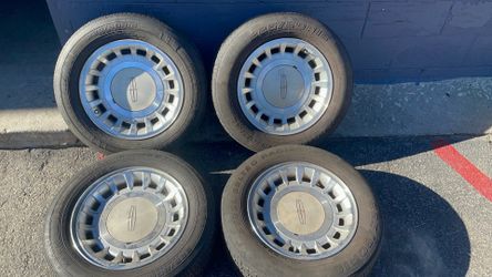 Lincoln Towncar 16x7 inch aluminum wheels with caps, fits ford, Toyota, and more