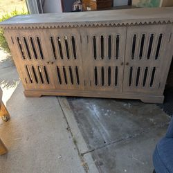 4-door Cabinet 