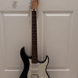 Yamaha Pacifica 012 Electric Guitar – Great Condition