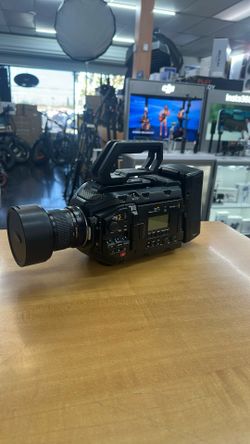 Blackmagic URSA Mini Pro 4.6 With Vmount And Rokinon 14mm 