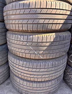 225/60/17 Michelin 🌟🌟 Vendo un set de llantas con 80% de vida las 4 🌟🌟🤩