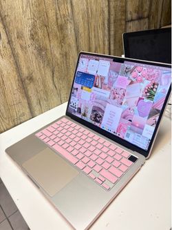 MacBook Air M4 chip 2025 13”