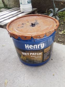 Henry 208r Rubberized Wet Patch Black Roof Leak Repair Sealant 3.3 Gal.