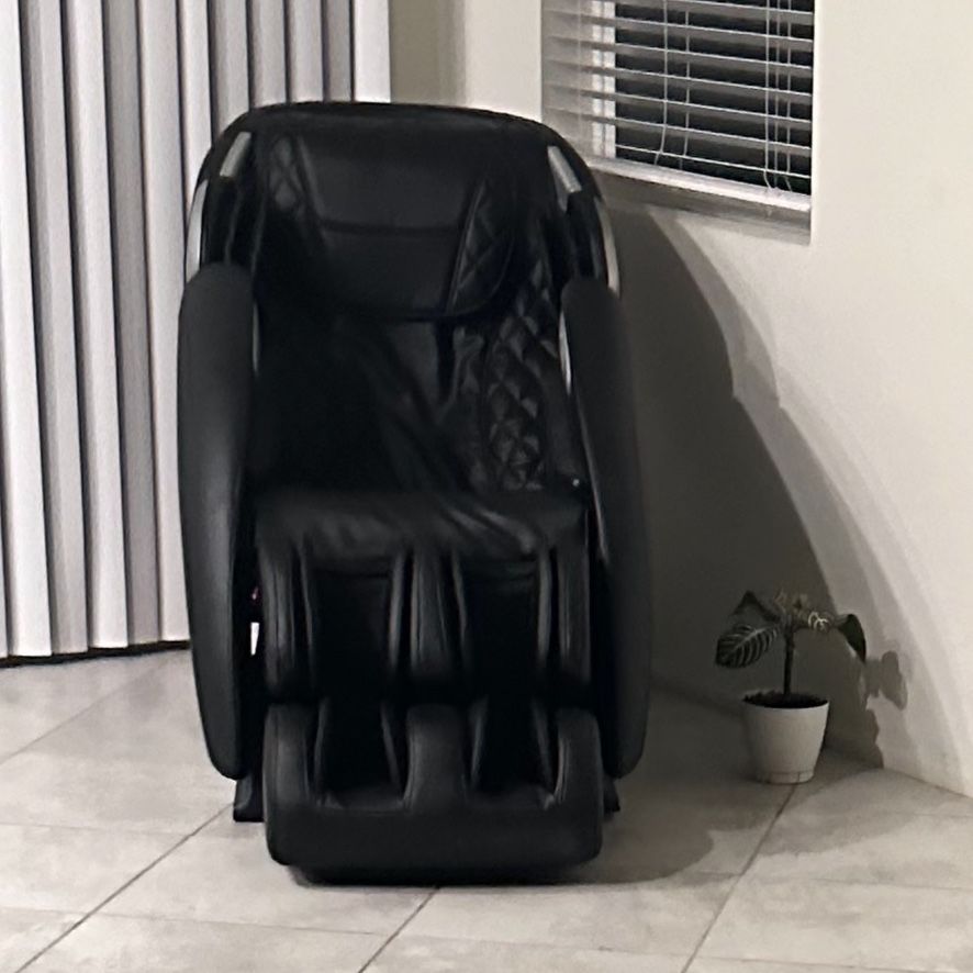 Osaki Bluetooth massage chair 