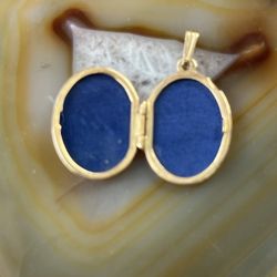 14 carat, yellow, gold, beautifully, engraved, vintage locket