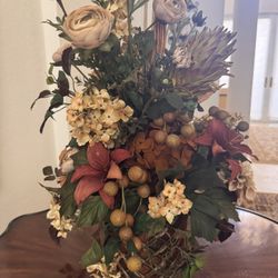 Flower  Arrangement With Vase 