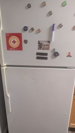 GE top-freezer refrigerator with ice maker