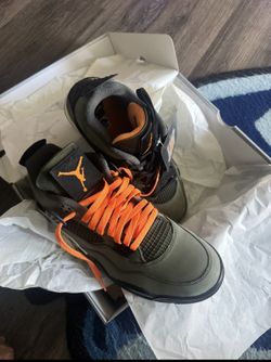 Air Jordan 4 Undefeated Size 11