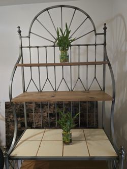Iron shelf in very good condition