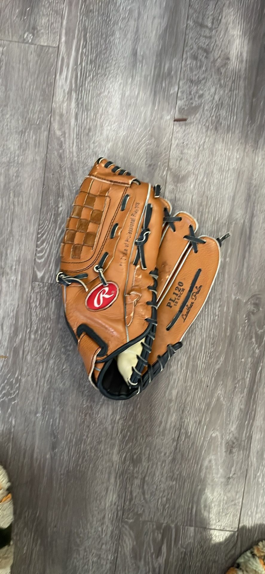 Rawlings Baseball Glove