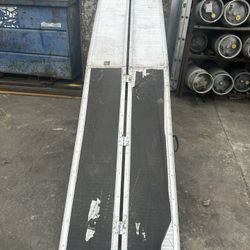 Una Rampa De Aluminio De 10 Pies Y 28 Pulgadas De Ancho