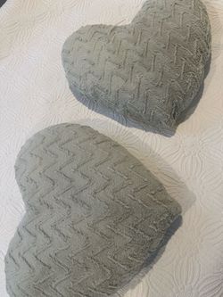 Set of 2 Heart-Shaped Plush Pillows