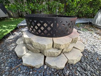 Beautiful firepit - stones and frame $100