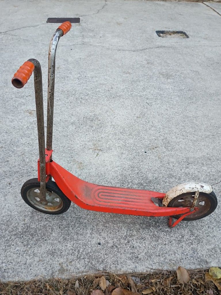 $125 Vintage1960s Or 50s Metal Stand Up Scooter My Grandson Still Plays With It.
