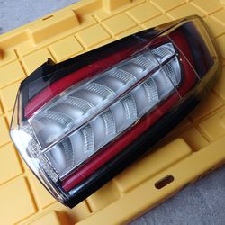 FORD EDGE TAIL LIGHT RIGHT SIDE 2015-2018 