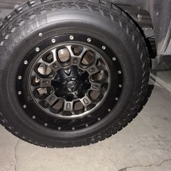 18 inch 275/65/18 Fuel Wheels Silverado