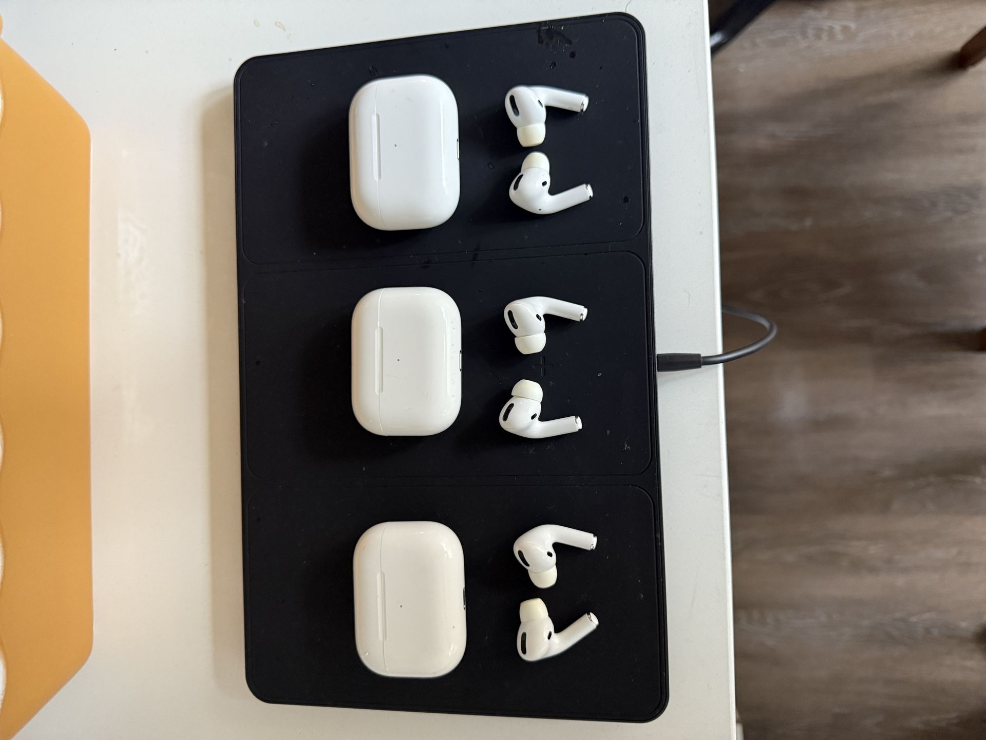 Apple AirPods Pro (1st Gen) with Wireless Charging Case