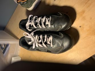 Football cleats shoes size 8M