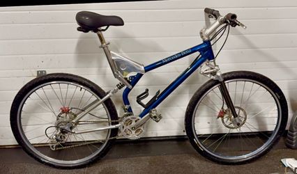 Mercedes-Benz AMP mountain bike