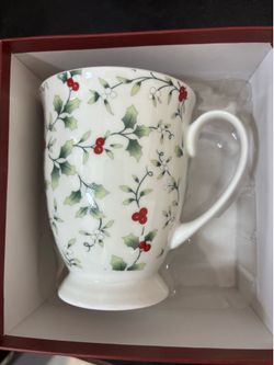 Pfaltzgraff Winterberry Mug