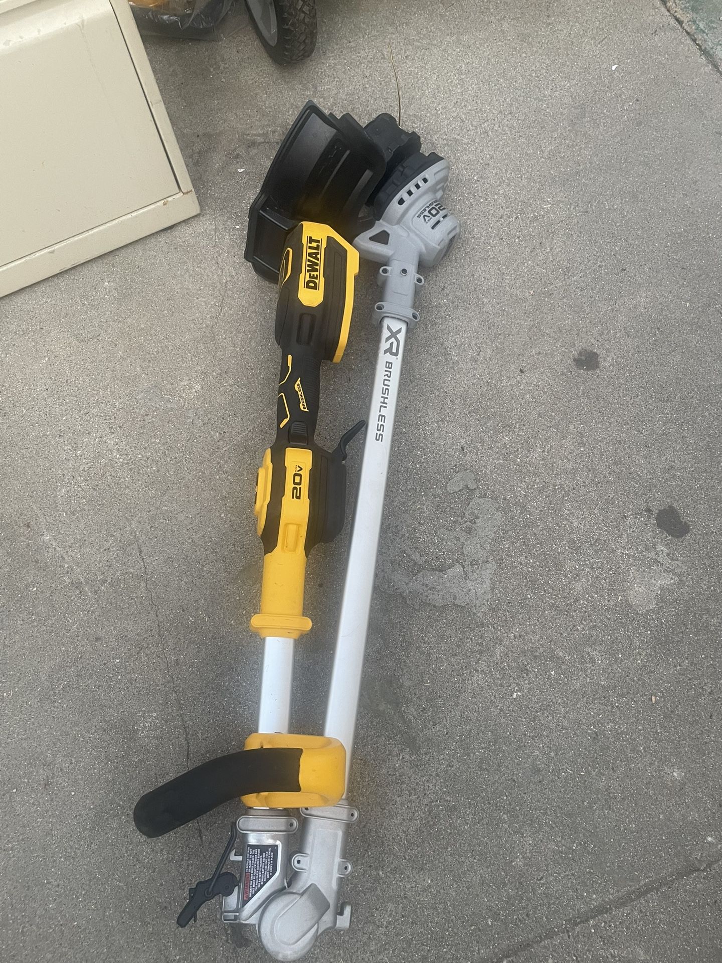 20V MAX 14 in. Brushless Cordless Battery Powered Foldable String Trimmer (Tool On