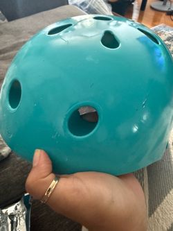 skateboard helmet (s)