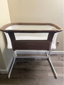 Baby Delight bedside bassinet
