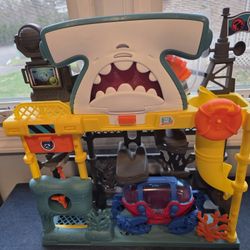 Underwater Shark Hunter Playset 