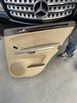 08 ml 350 rear passenger door interior