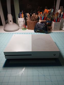 Xbox One S – Great Condition, Black Controller, All Cables Included