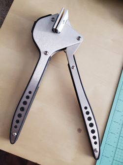 Quickutz Squeeze Hand Held Die Cutting Tool