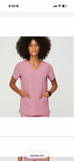 Chalk Pink Casma - Three-Pocket Scrub Top