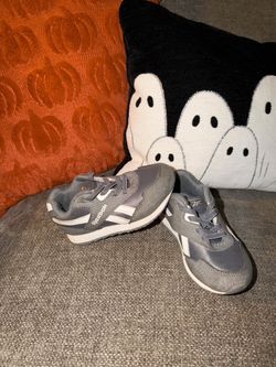 Reebok kids shoes 8