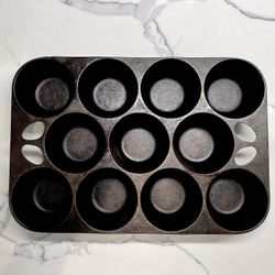 Griswold Cast Iron Popover Or Muffin Pan