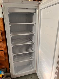 Hamilton Beach White Stand up Deep Freezer