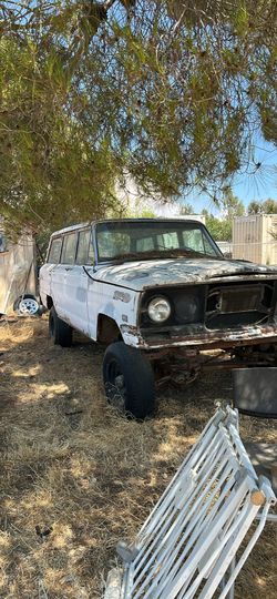 1968 jeep Wagoneer for parts