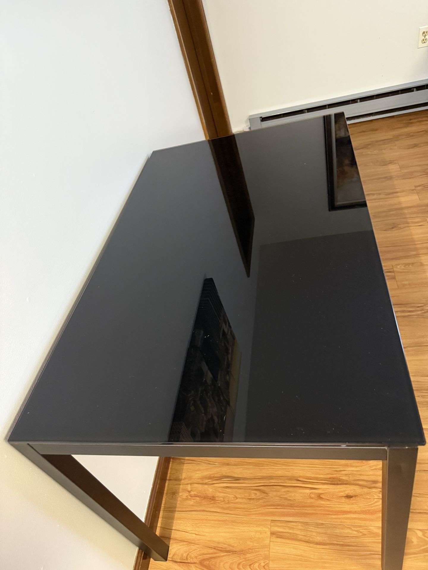 Reiner Glass Top Metal Base Dining Table In excellent Condition