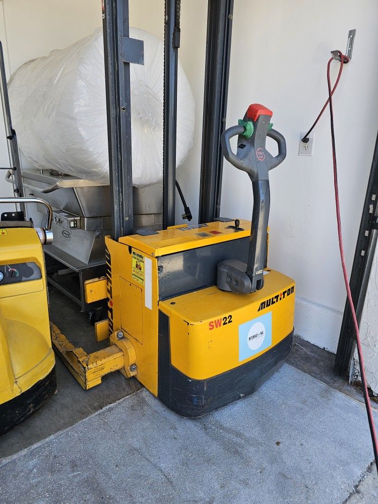 Multiton Forklift 