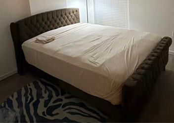 QUEEN BEDFRAME