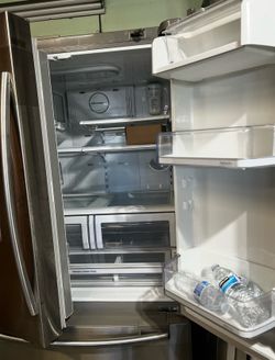 28.5 cu ft Samsung Refrigerator/ Doesn’t cool