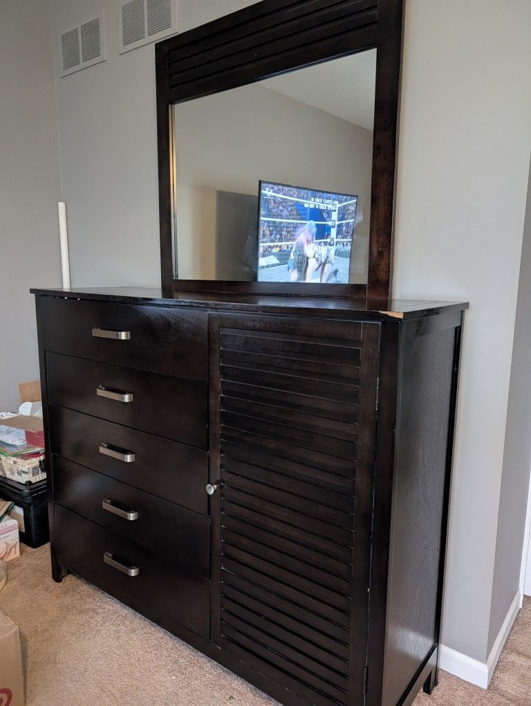 Dresser With Mirror - 5 Drawers - $40