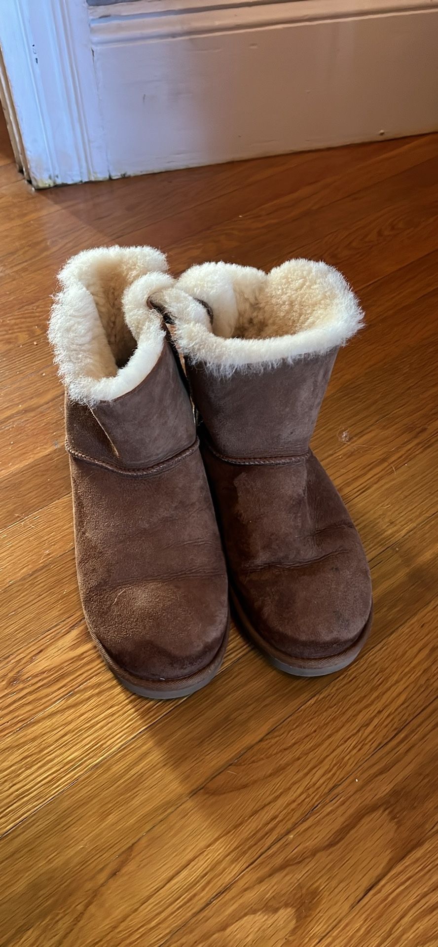 Women’s Uggs Size 10