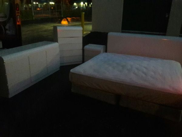 White Formica King Bedroom Set For Sale In Pompano Beach Fl Offerup